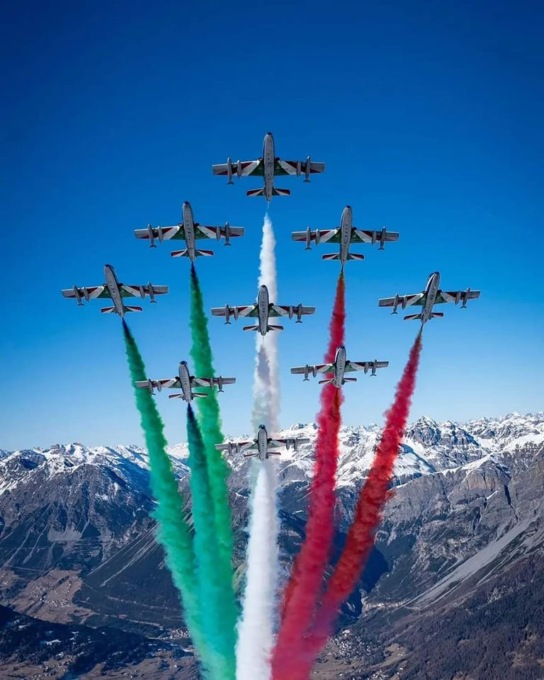 Le Frecce Tricolori salutano le Olimpiadi