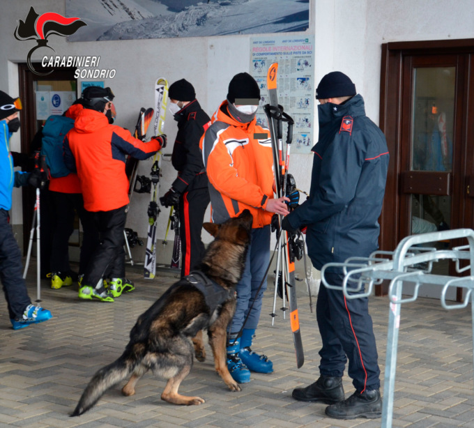Con la droga sugli sci, in dieci scoperti dai Carabinieri