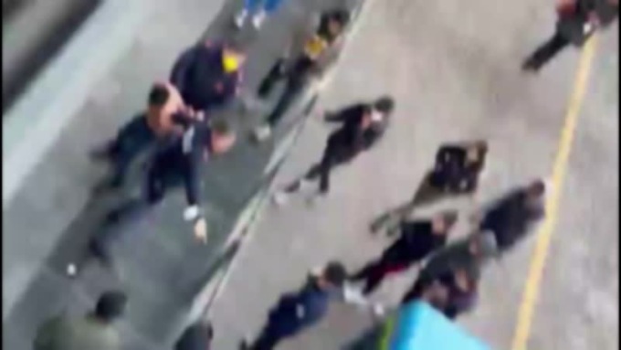 Botte in stazione a Lecco, il video shock