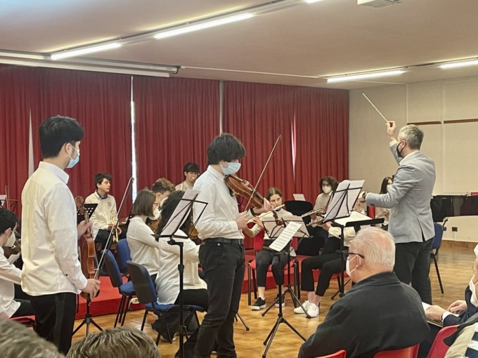 Il Cardinale Matteo Maria Zuppi in visita agli studenti del “Pinchetti”
