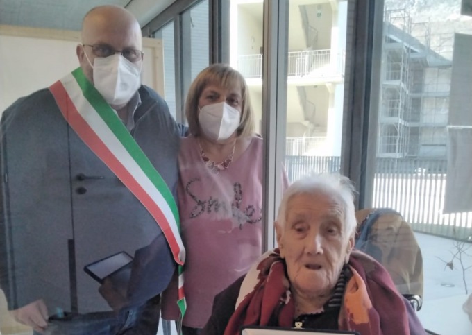 Tutto il paese fa gli auguri alla neo centenaria Aldimira Iobizzi