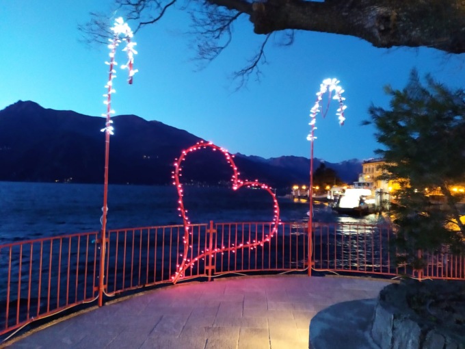 Passeggiata romantica sul Lago di Como