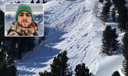 Giovane sciatore morto travolto da una valanga, addio ad Alessandro