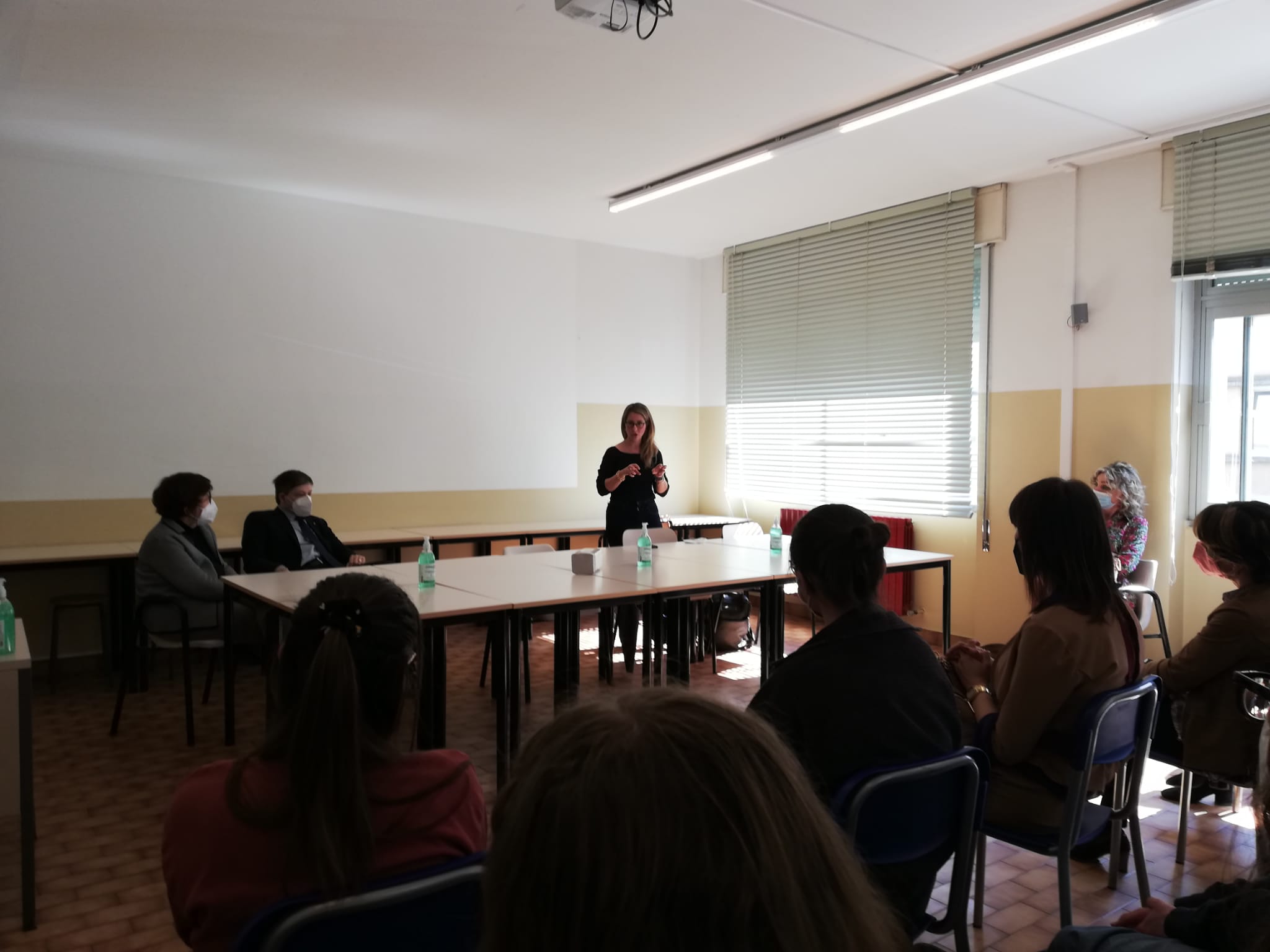 Alessandra Migliozzi presenta “La scuola non si ferma” a Tirano1