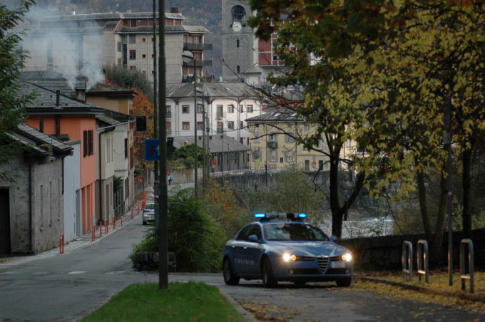 Tenta il suicidio di notte nell’Adda: minorenne salvata da due poliziotti