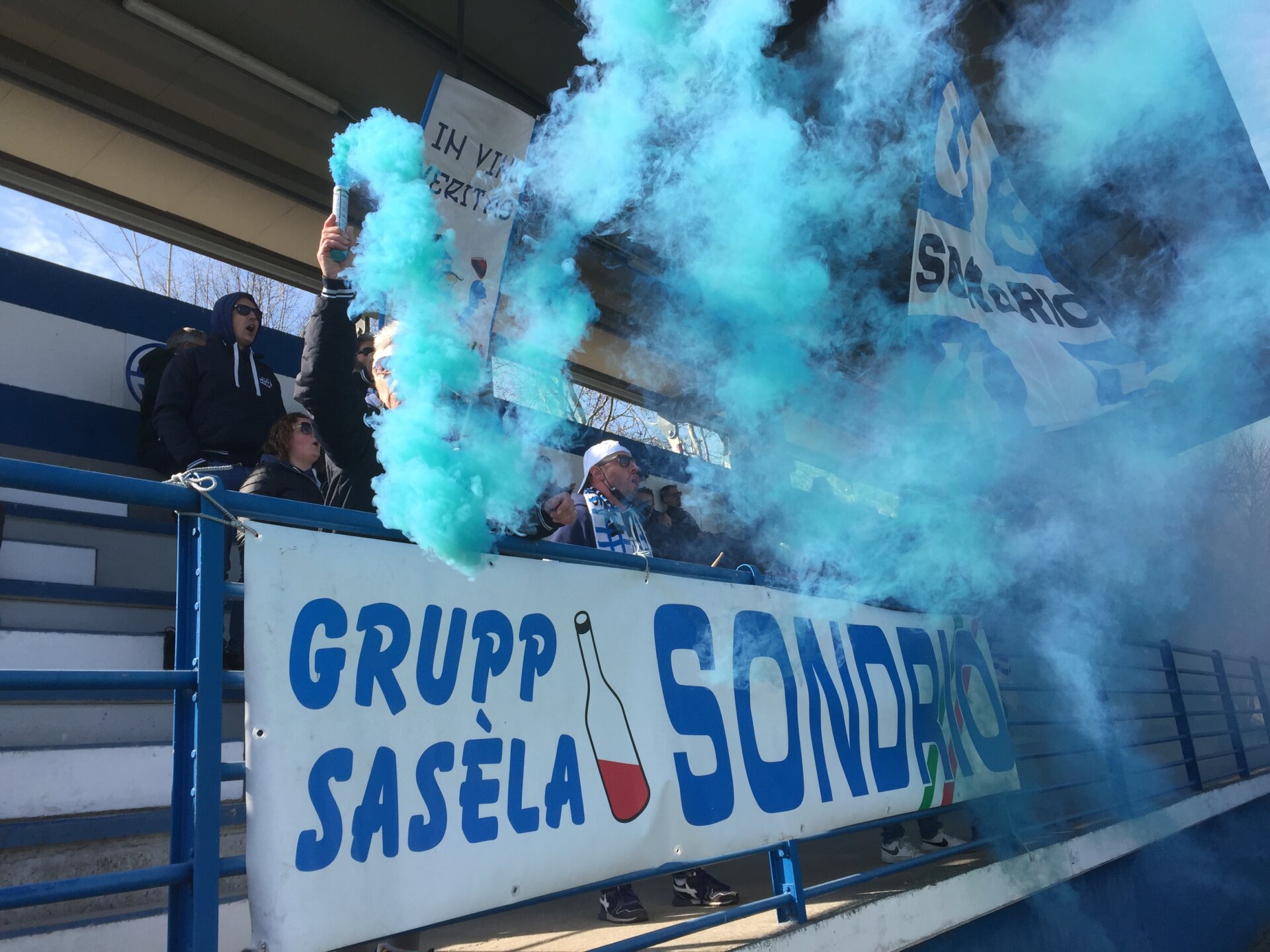 Grupp Sasèla sugli spalti