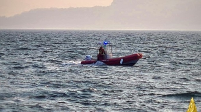 Surfista disperso nel Lago a Dervio