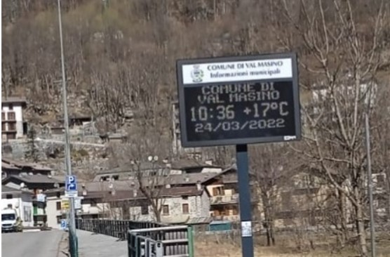 Val Masino: installati due pannelli elettronici