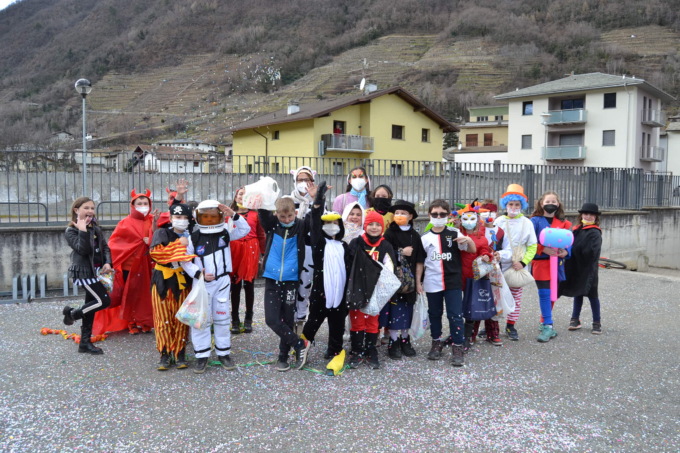 Le scuole elementari si riprendono la festa di Carnevale