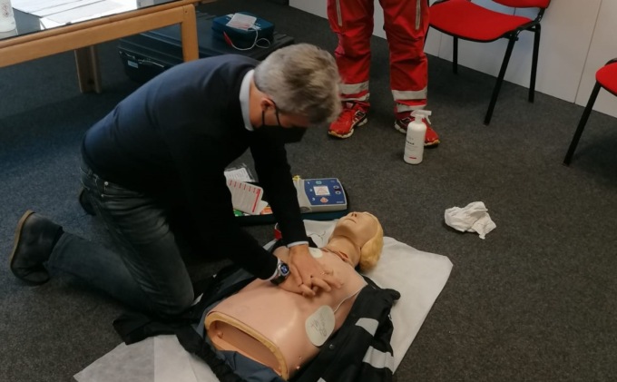 Gli amministratori di Sondrio al corso per l’utilizzo del defibrillatore