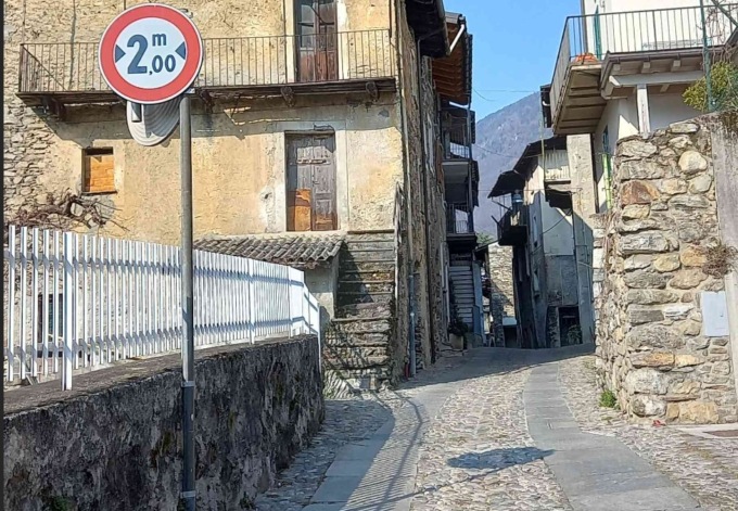 “I restringimenti mal segnalati causano incidenti a Colda, soprattutto tra turisti”: la questione finisce in Consiglio Comunale