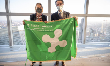 Arianna Fontana premiata dal governatore Attilio Fontana: insieme lanciano un appello per la pace