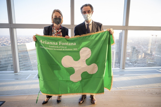 Arianna Fontana premiata dal governatore Attilio Fontana: insieme lanciano un appello per la pace