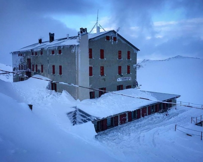 Ok a demolizione e ricostruzione dello storico Rifugio Casati