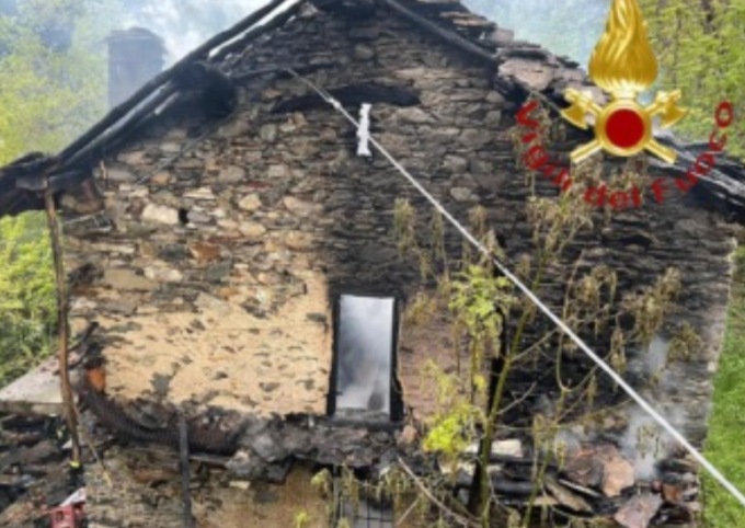 Esplosione e poi l’incendio, un morto