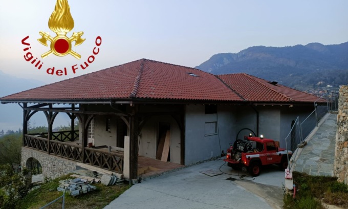 In fiamme sul lago la villa dell’oligarca russo amico di Putin
