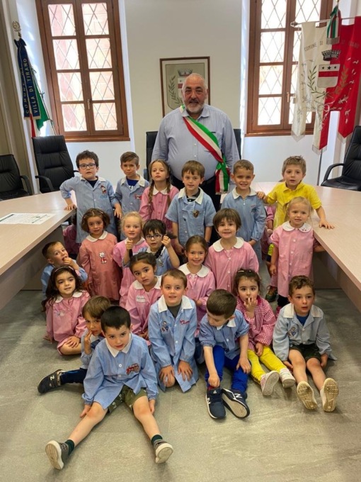 I bambini dell’asilo di Stazzona hanno fatto una gita in Comune