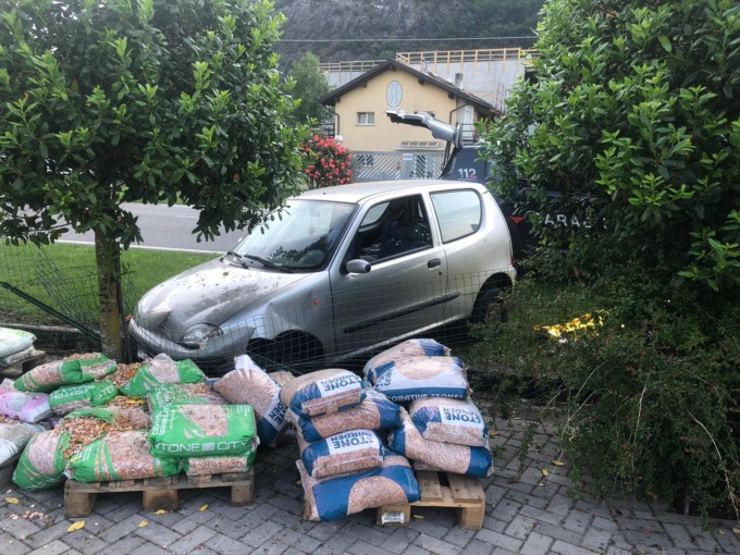 Esce di strada con l’auto, donna di 71 anni muore nell’incidente
