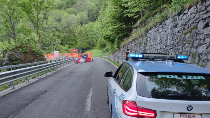 Semaforo in tilt sulla Statale 36, interviene la Polizia Stradale