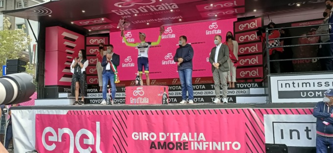 Giro d’Italia 2022: all’Aprica vince Jan Hirt