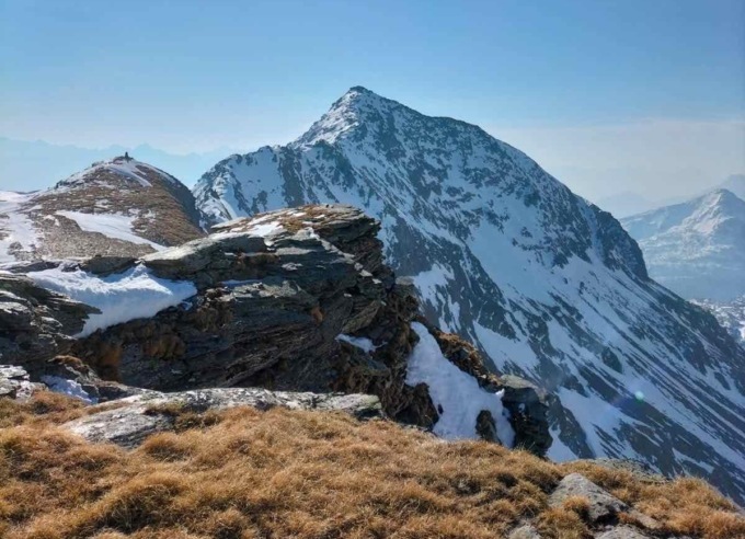 Tragedia in montagna, muore dopo essere precipitato per alcune centinaia di metri