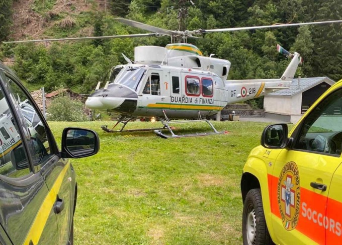 Ferita ad una gamba, donna recuperata con l’elicottero