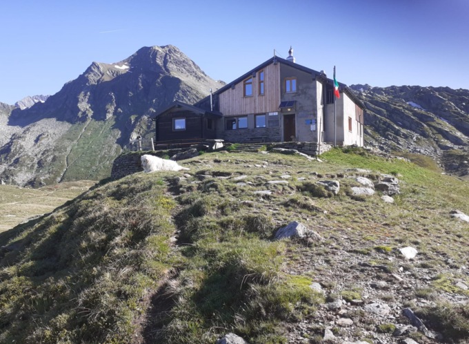 Un DAE in dono al Rifugio Bertacchi