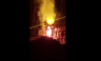 In fiamme la linea elettrica tra Chiavenna e mese, il video