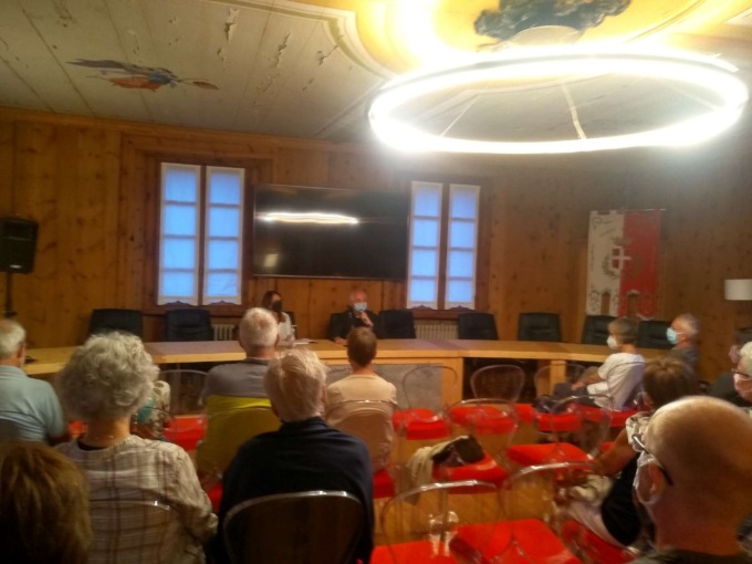 Don Roberto Pandolfi ha presentato il suo libro “Il diavolo accanto” raccontando l’esorcismo