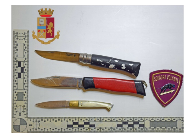 Denunciati tre ragazzini: avevano coltelli nei loro marsupi