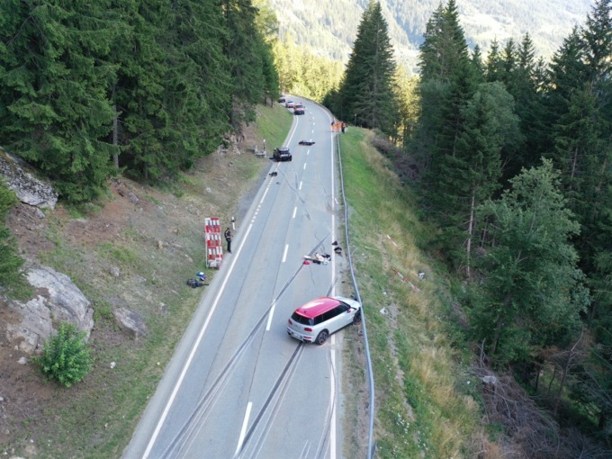 Tragedia sulla strada del Bernina, morti due motociclisti dopo lo scontro tra due auto in sorpasso