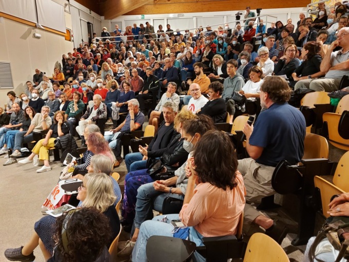 Auditorium dell’Alberti gremito per dire sì alla piana Alute e no alla nuova tangenziale