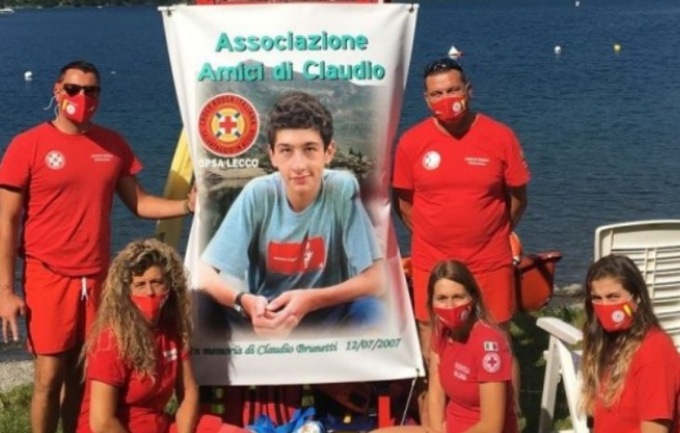 Rischiano di annegare per un pallone, tragedia sfiorata a Piona