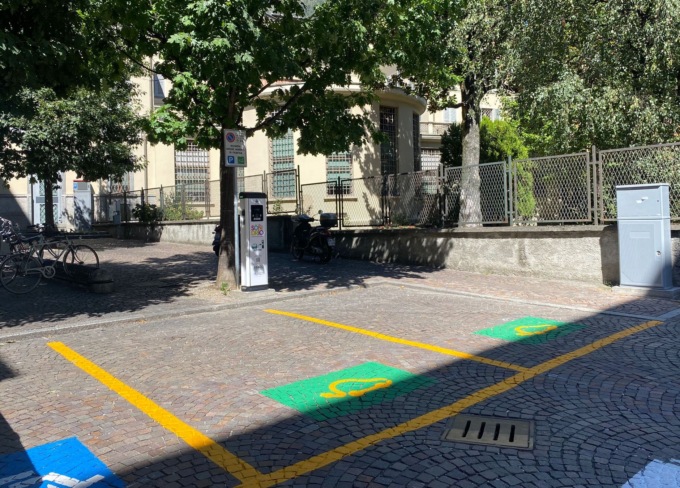 Sondrio: installata una nuova postazione di ricarica per i veiocoli elettrici