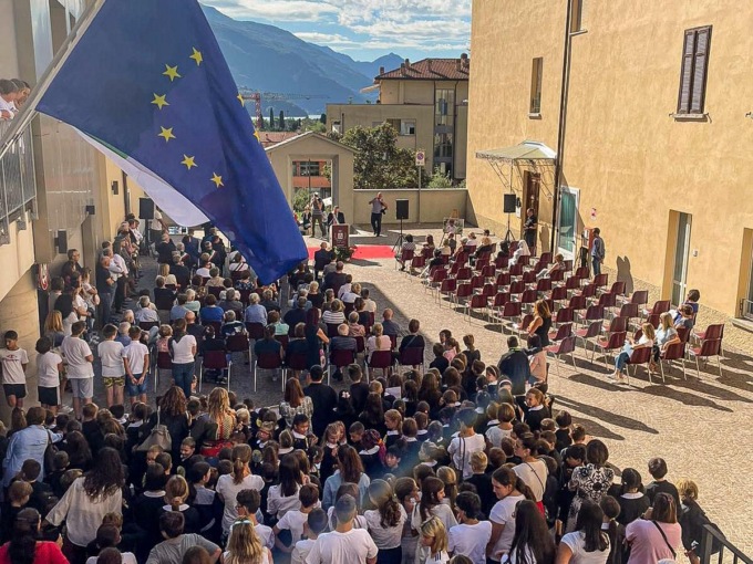 Gravedona intitola la scuola a don Roberto Malgesini