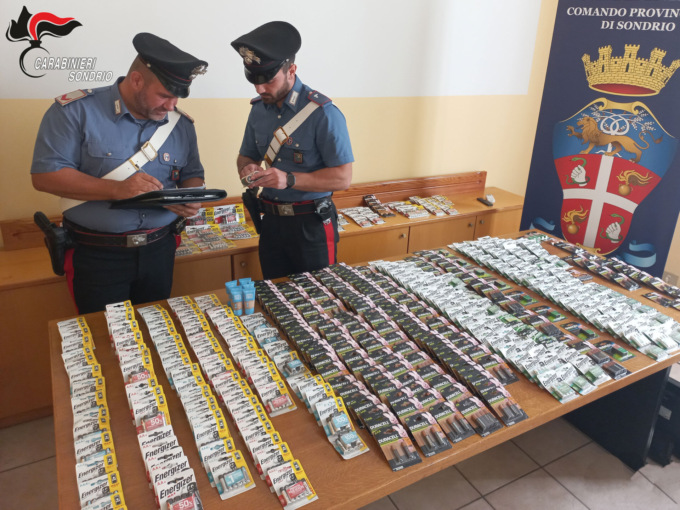 Rubava nei supermercati, 39enne in manette