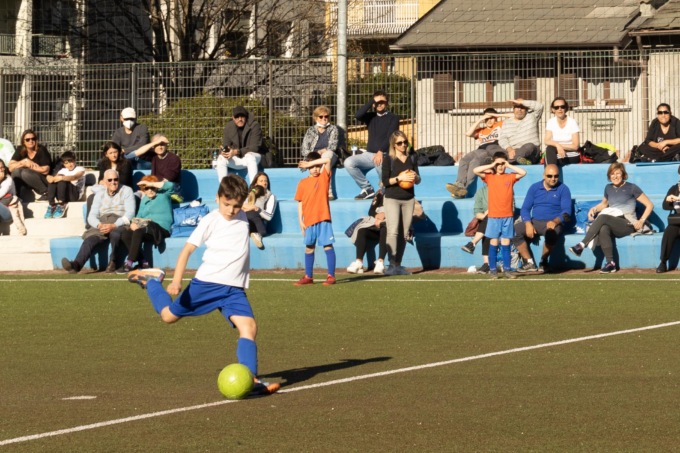 Giovani calciatori in campo nei campionati CSI