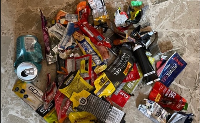 Troppi rifiuti abbandonati dagli sportivi, la denuncia di un ciclista amatore