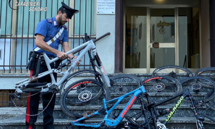Sorpresi in possesso di quattro biciclette rubate, denunciati