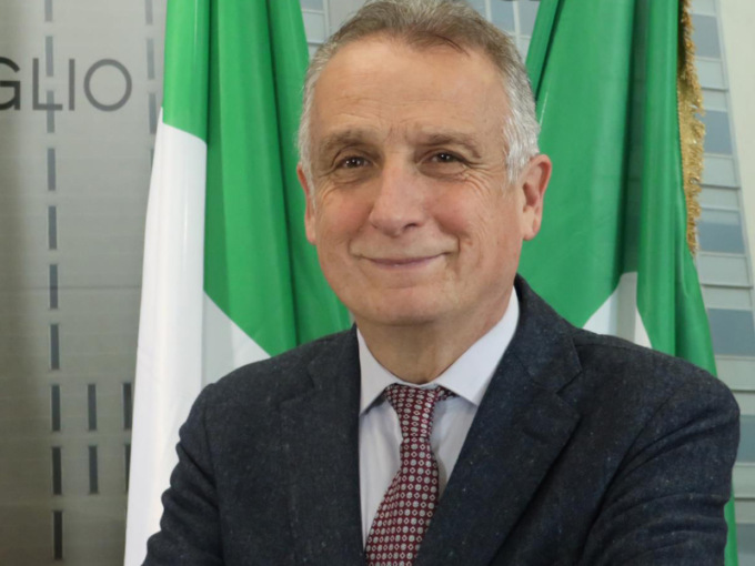Straniero: Riduciamo le bollette con extraprofitti regionali