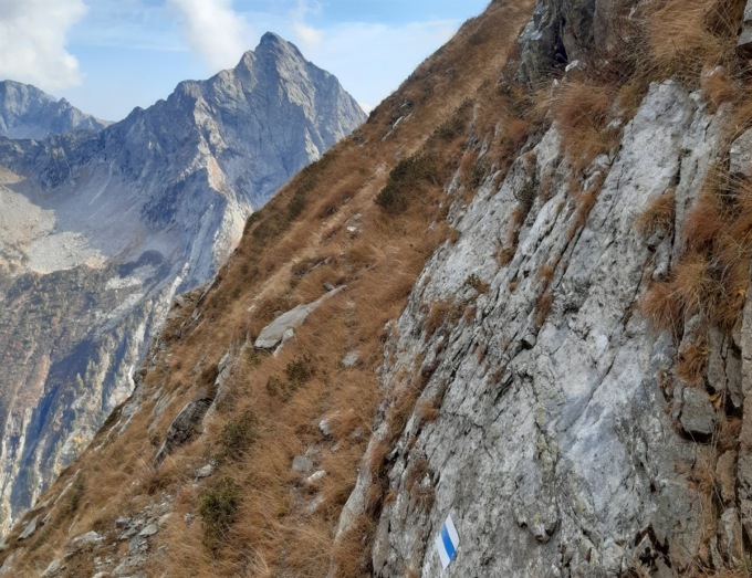 Precipitato in Val Cama, muore uomo di 66 anni