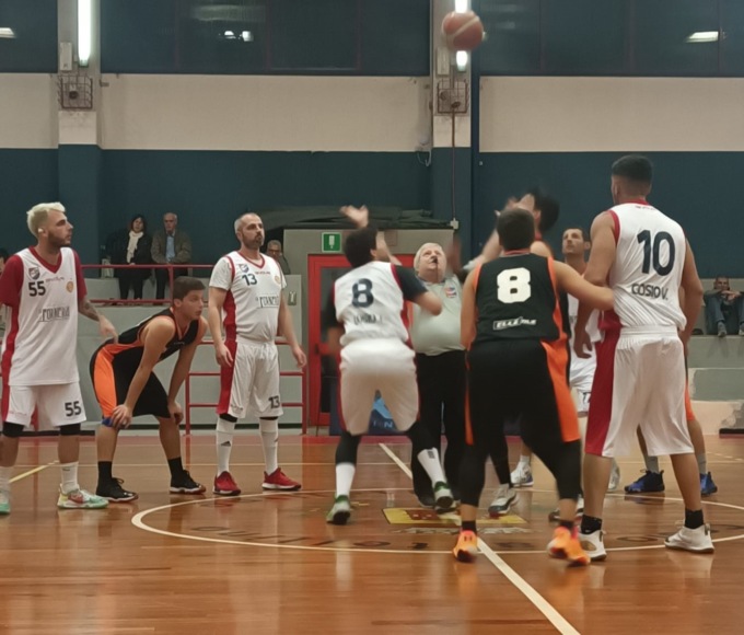 Campionato Basket CSI: subito il derby di Cosio