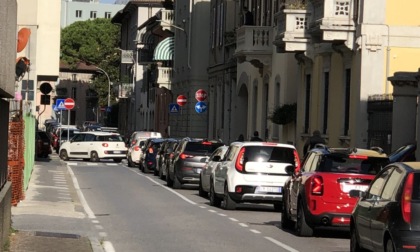 Traffico nel caos a Lecco dopo la chiusura del ponte Visconti