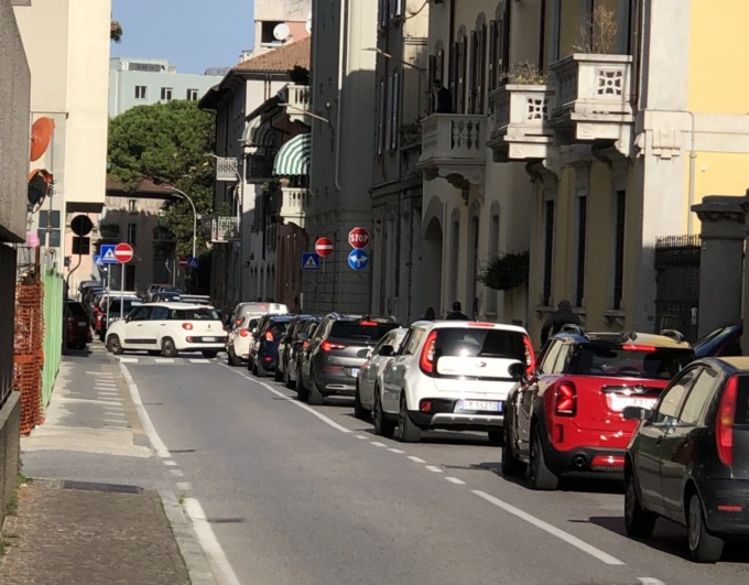 Traffico nel caos a Lecco dopo la chiusura del ponte Visconti