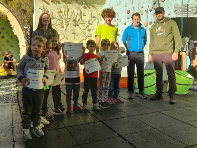 Lanzada: consegnati di diplomi ai partecipanti ai corsi di arrampicata
