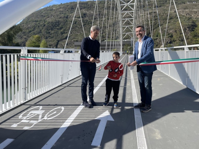 Nuovi percorsi per una città sostenibile: inaugurati ponte ciclopedonale e passerella