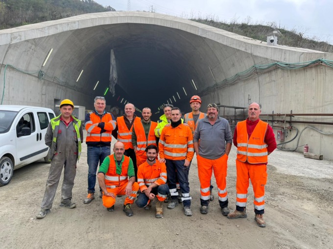 Un regalo da 600 euro agli operai impegnati nella galleria del terzo valico