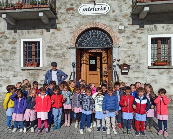 Tutti i bambini del Giardino d’Infanzia vanno a caccia di mestieri