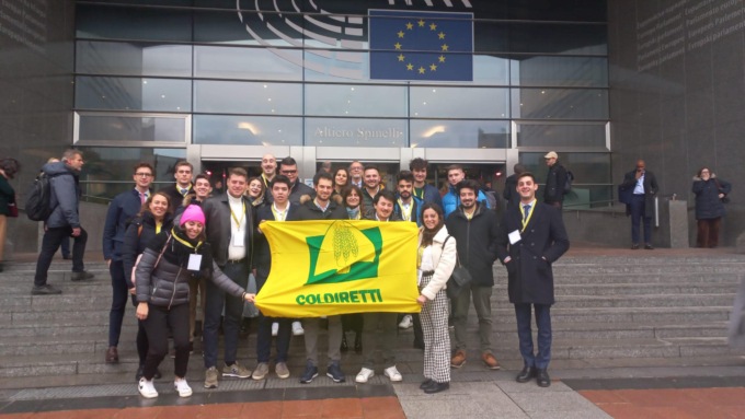 Dalla Valtellina a Bruxelles la raccolta firme contro il cibo sintetico