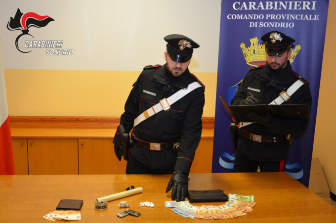 Spacciatore in manette in centro a Sondrio